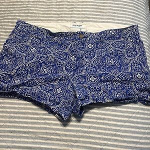 🔵2 for $16 bundle! Old Navy Blue and White Flower Pattern Shorts